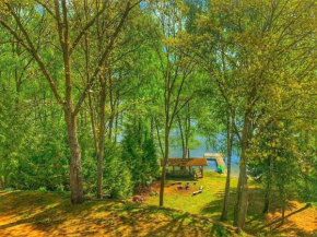 Dom z plażą nad jeziorem Dejnowa